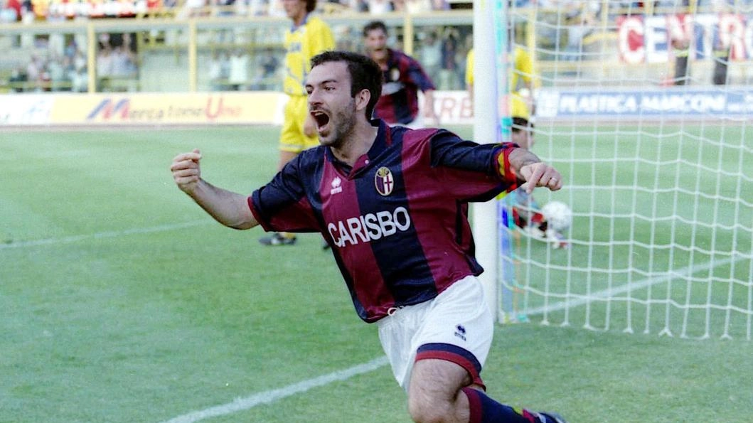 Giorgio Bresciani dopo il gol al Chievo che nel 1996 riportò il Bologna in Serie A