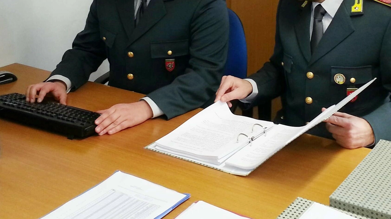 Truffe in serie, avvocato e commerciante agli arresti domiciliari