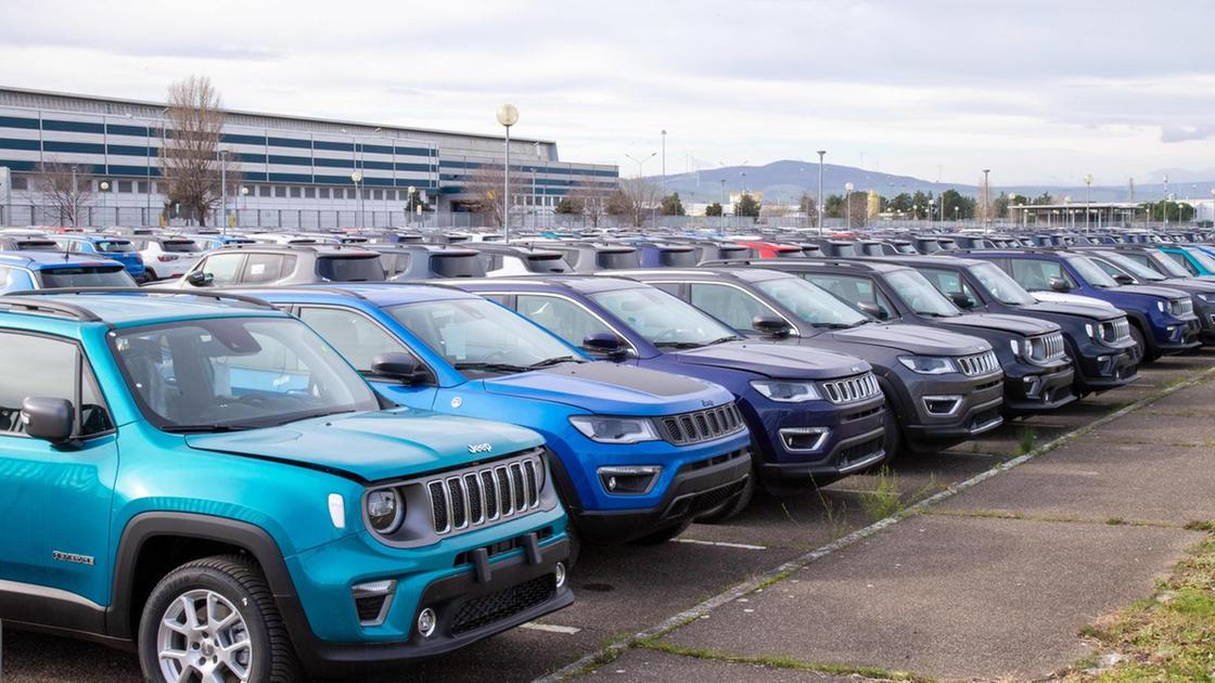 Mercato delle auto in mezzo al guado: "Strada lunga per l’elettrico, intanto l’usato guadagna terreno"