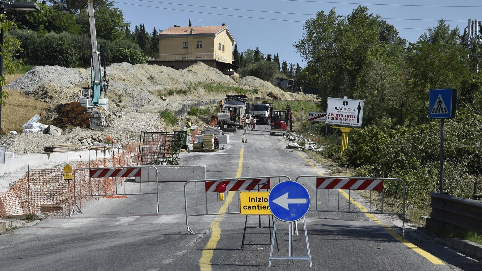 L’estate dei cantieri sulle strade. Via dei Velini, riapertura anticipata. Senso unico in direzione Macerata