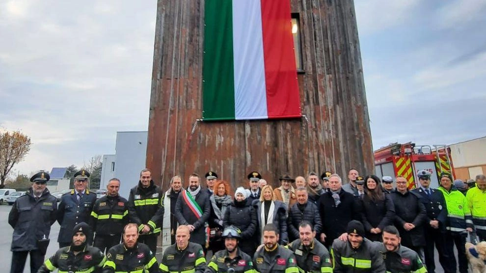 L’inaugurazione della. caserma con il sindaco di Argenta Bernardi. e il nuovo comandante Marco Straforini