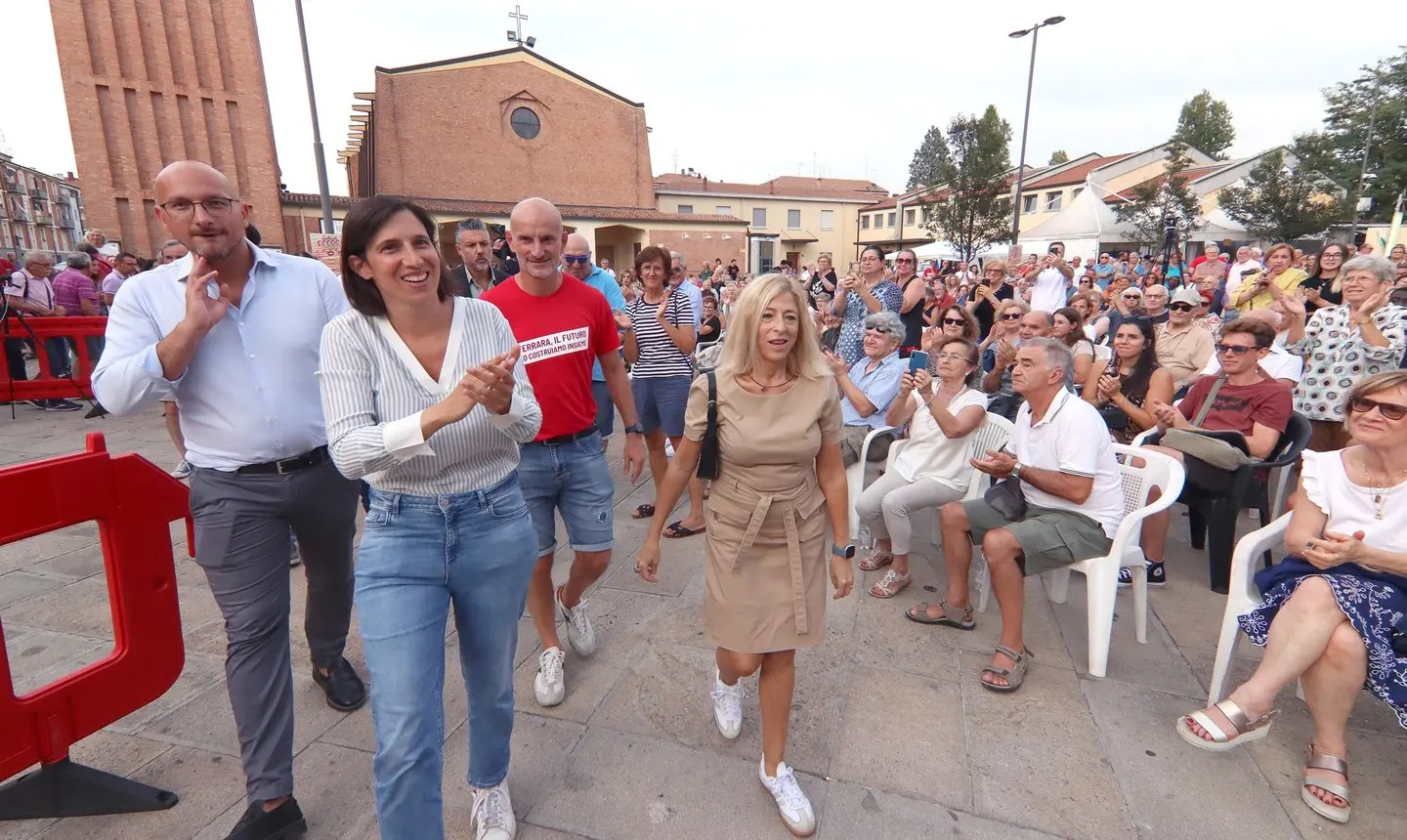 Schlein a Pontelagoscuro, l’appello alla piazza: "Il Pd pronto a rinascere da questa regione"