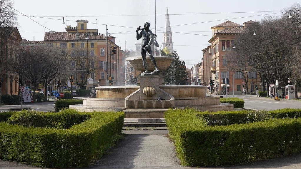 E la fontana dei Due Fiumi fino a giovedì  si illumina di blu