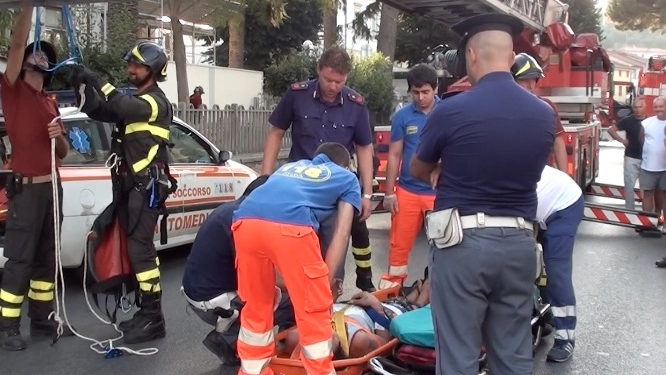 Il giovane fermano salvato dalla polizia