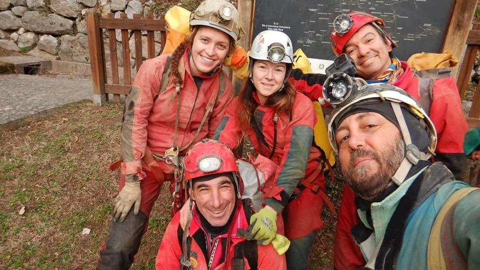 Matteo Turci, primo da destra, con Fabrizio Bendini e Fabio Belletti, Ottavia Piana, prima da sinistra e un’amica di Padova