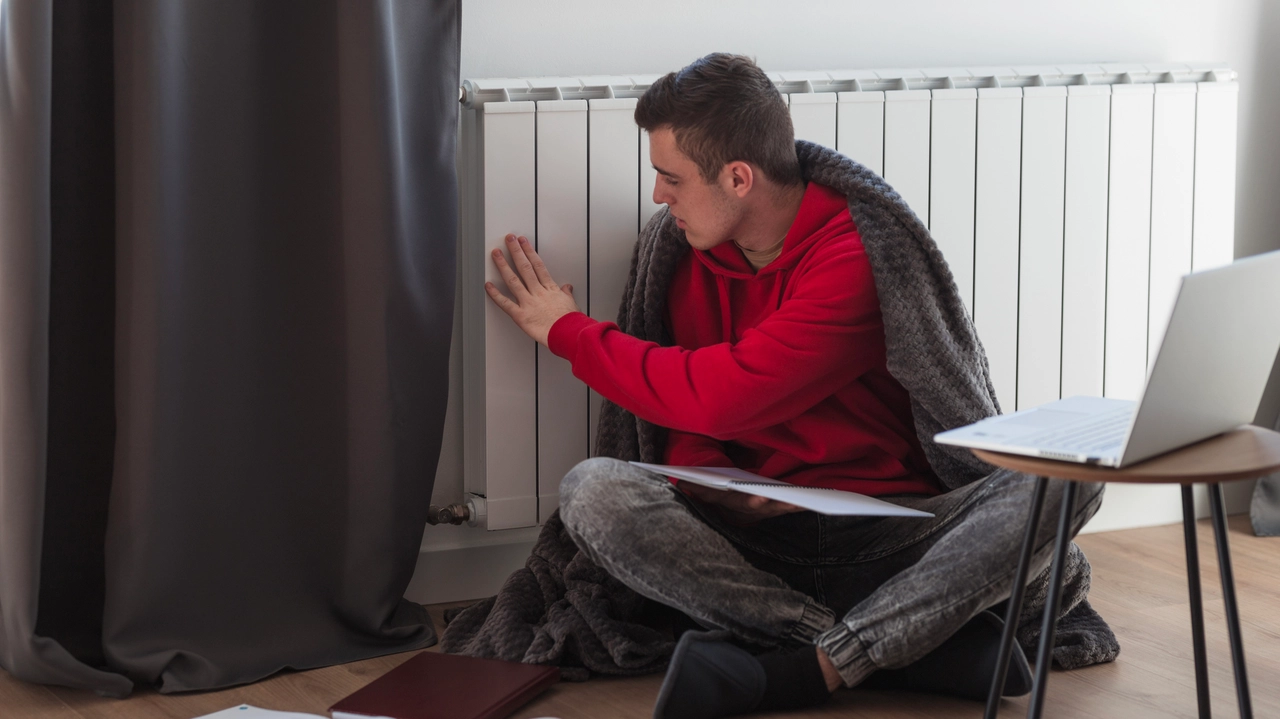 Studenti al freddo all'istituto Aldini Valeriani di Bologna: era già successo a novembre