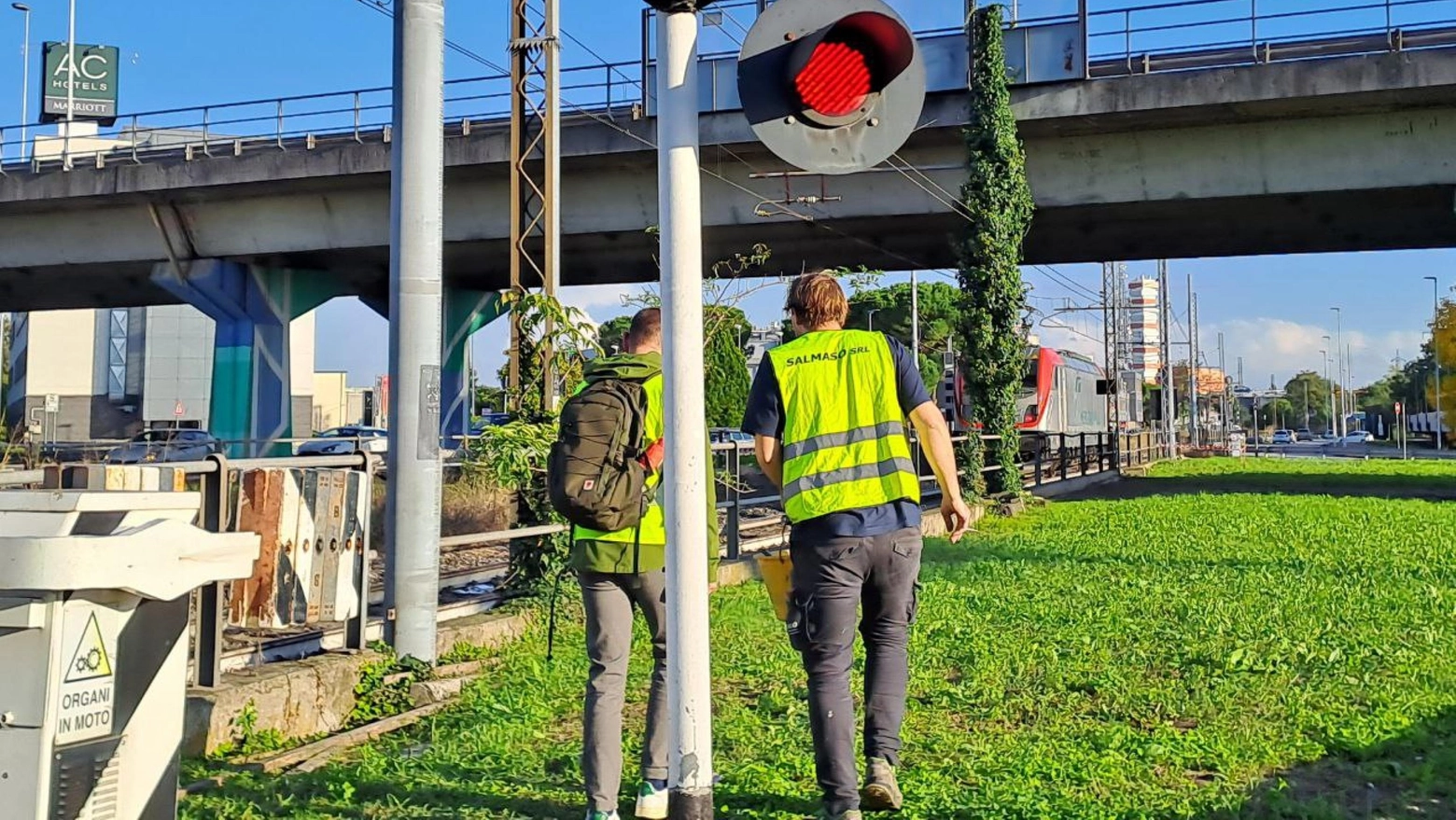 Ragazzina investita da un treno merci, è gravissima