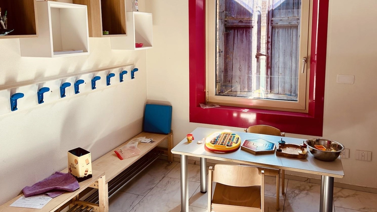 Domani a Reggio Emilia si inaugura Casa Gioia, nuova sede della cooperativa con spazi dedicati alla terapia per bambini e adulti con problemi specifici, inclusa una stanza multisensoriale. L'investimento di 800mila euro offre un ambiente adatto alle esigenze dell'autismo, con attenzione all'isolamento acustico e percorsi accessibili alla cittadinanza.