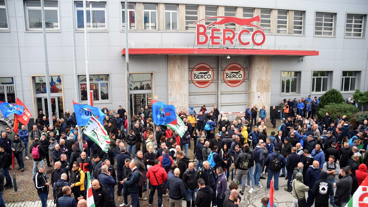 La protesta davanti alla sede di Berco a Copparo, in provincia di Ferrara