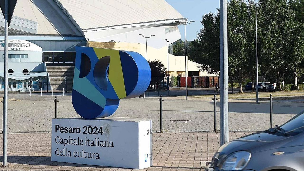 Audizione della Fondazione Pescheria in commissione enti e partecipate. Spunta l’associazione, rivolta dei consiglieri Pd: "Non è questo l’argomento".