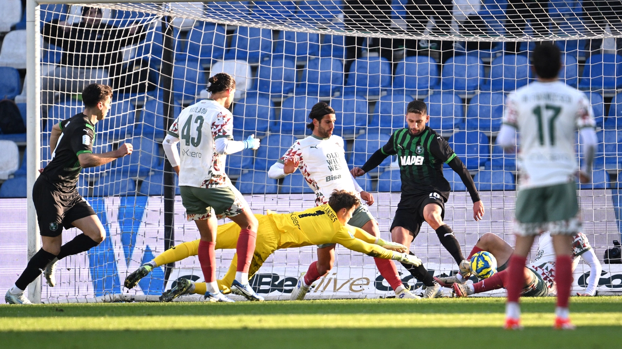 Un momento della partita Sassuolo-Palermo