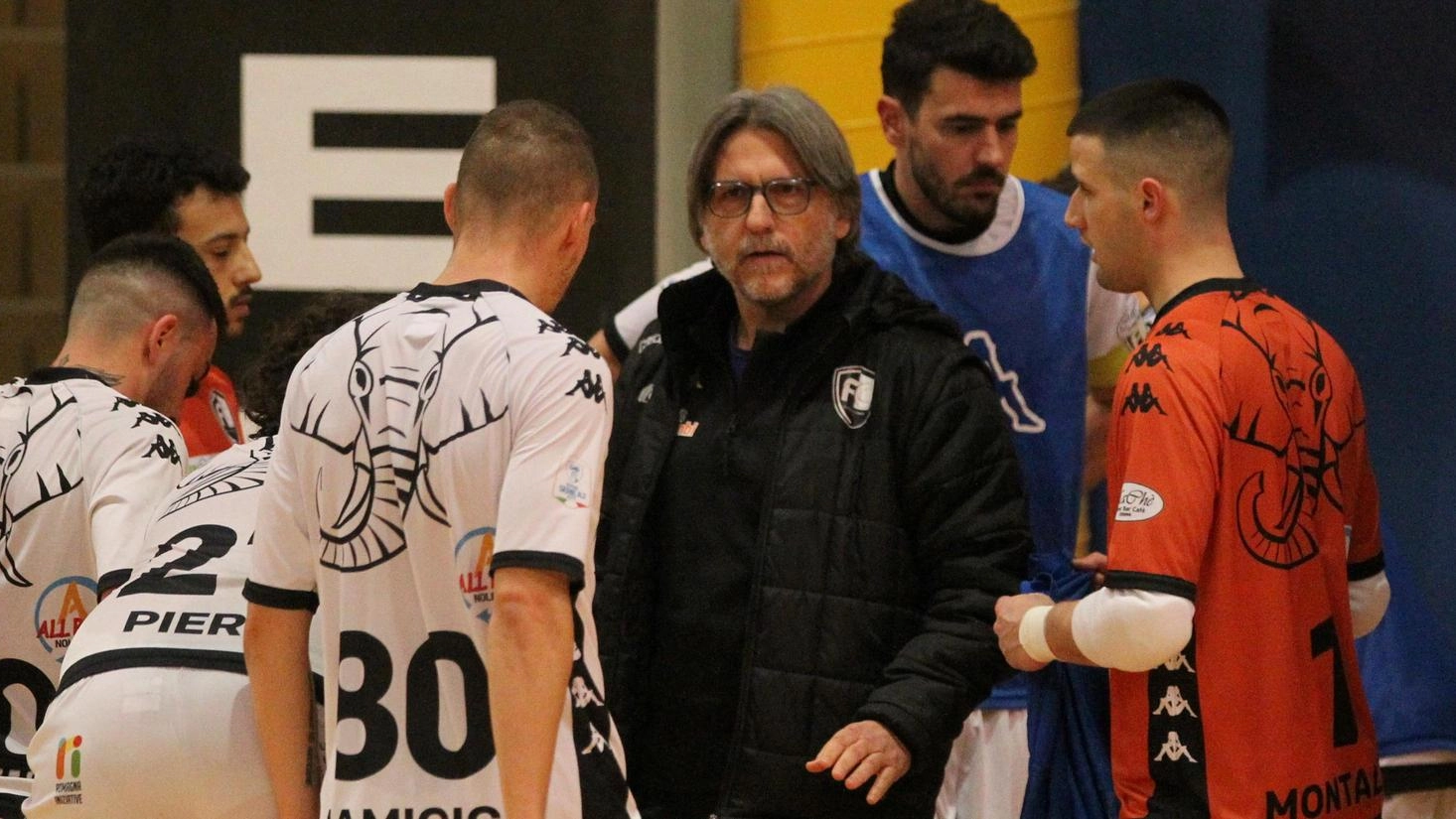 La Futsal Cesena valuta di spostare le partite casalinghe al venerdì sera per aumentare il pubblico. La squadra si prepara per la A2 Elite confermando i giocatori chiave e cercando nuovi innesti. Obiettivo: essere inseriti nel girone A per ridurre costi e trasferte.