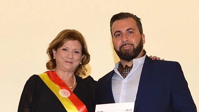 Il professor Silvano Leone premiato a Palermo per eccellenza umanistica e giuridica. Un riconoscimento alla sua carriera accademica e impegno sindacale.