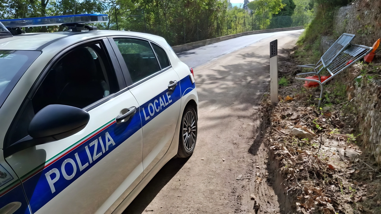 La situazione sulla Sbrozzola con la polizia locale sul posto