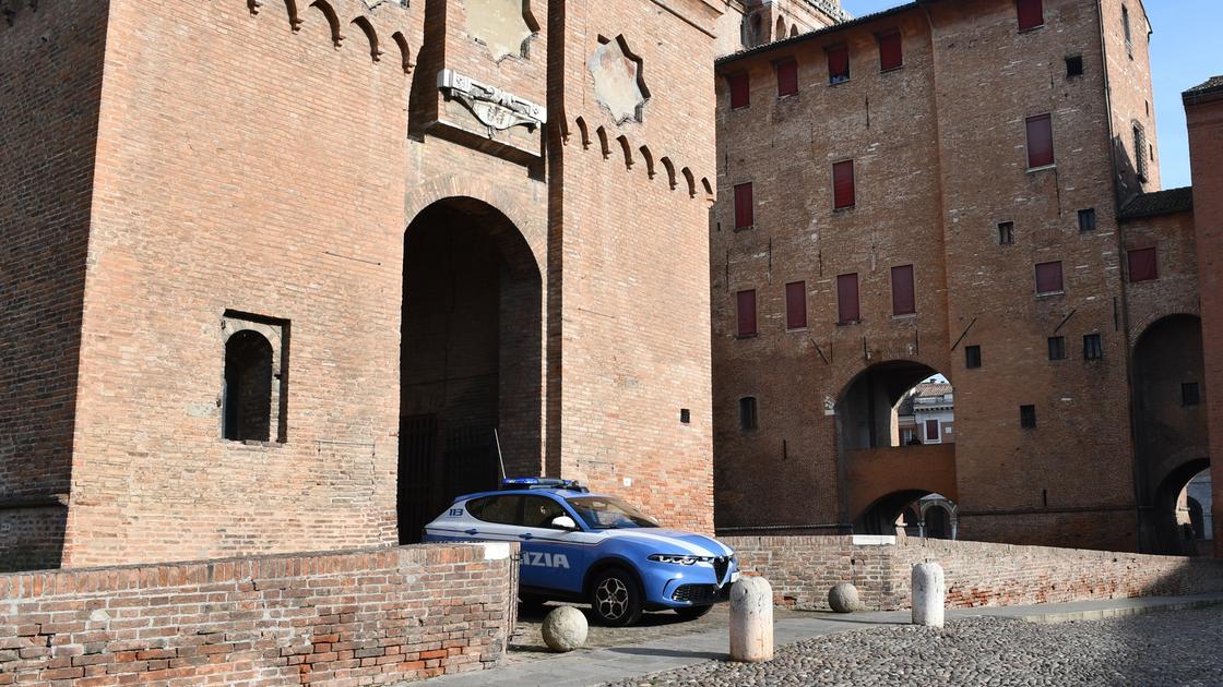 Ferrara, rubano un portafoglio sul bus e fuggono. Due denunce per borseggio