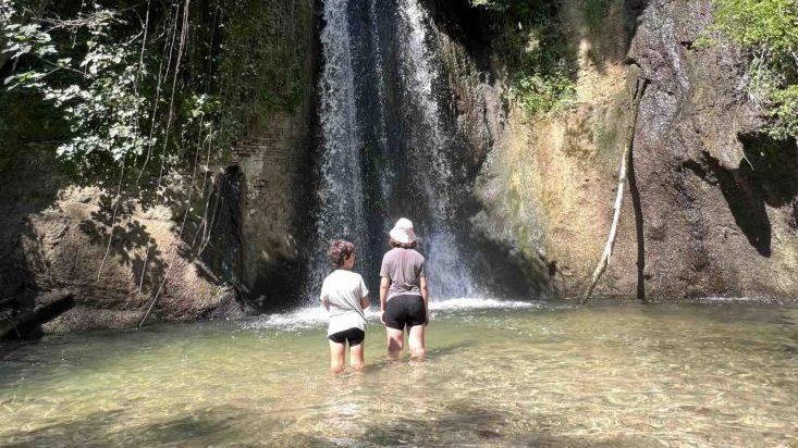 Una piacevole escursione in programma questa mattina, alla scoperta delle cascate più selvagge di Sarnano, ai piedi dei monti Sibillini....