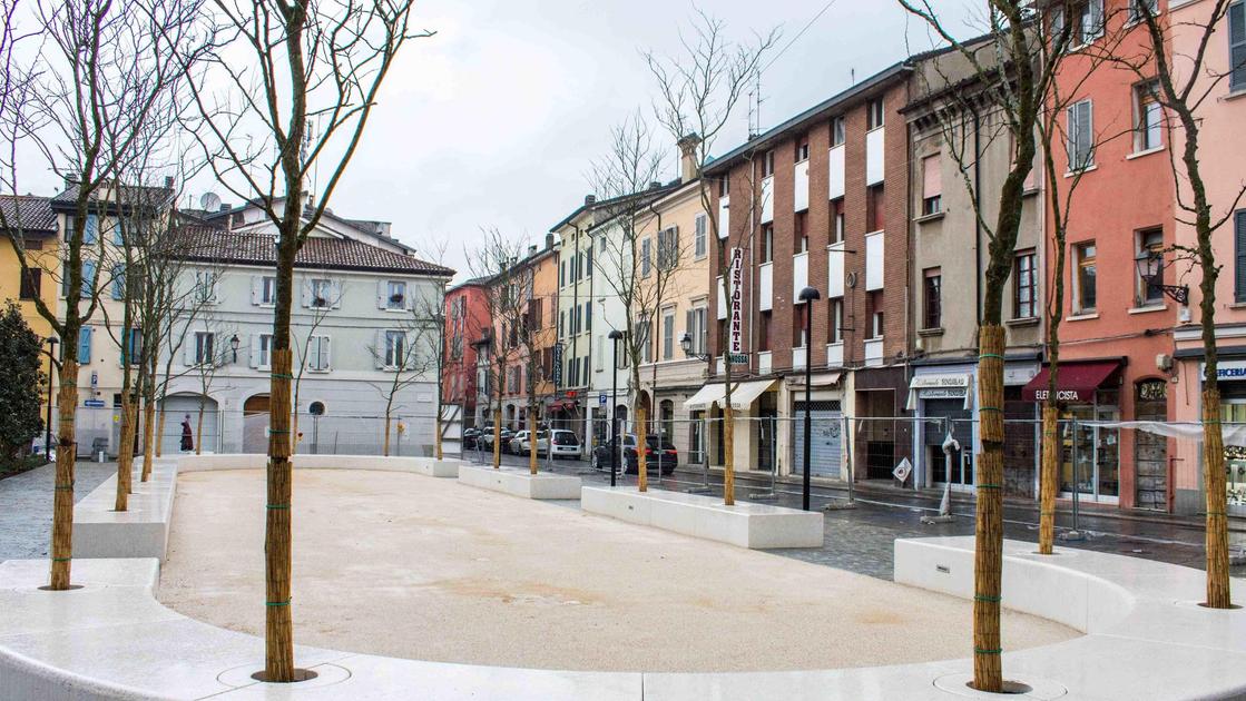 Nuovo look a Popol Giost. Il parcheggio diventa un ’salotto’ di quartiere