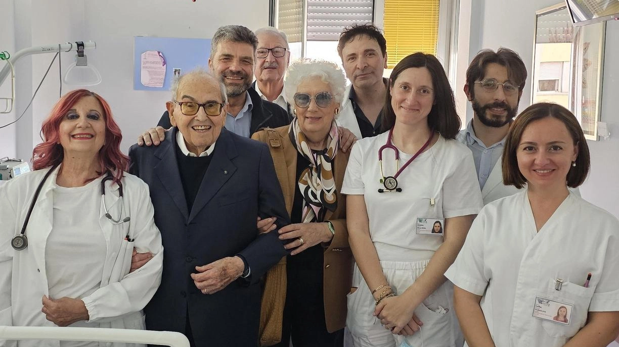 Francesco Merloni dona letti elettrici all’ospedale Profili