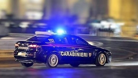 Una gazzella dei carabinieri all'inseguimento