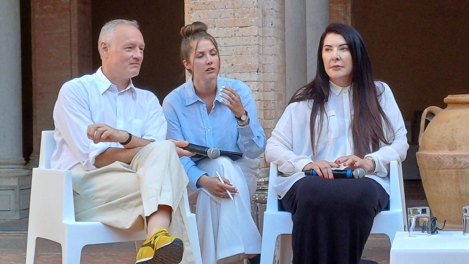 Marina Abramovic (a destra) e il regista di 'The Life' Todd Eckert all'evento a Villa Imperiale a Pesaro