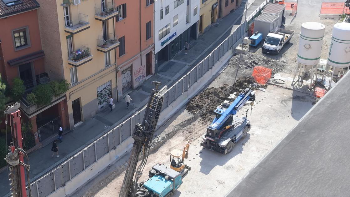 Tram e danni, la mossa delle ditte a Bologna: "Gratis un verbale prima dei lavori"