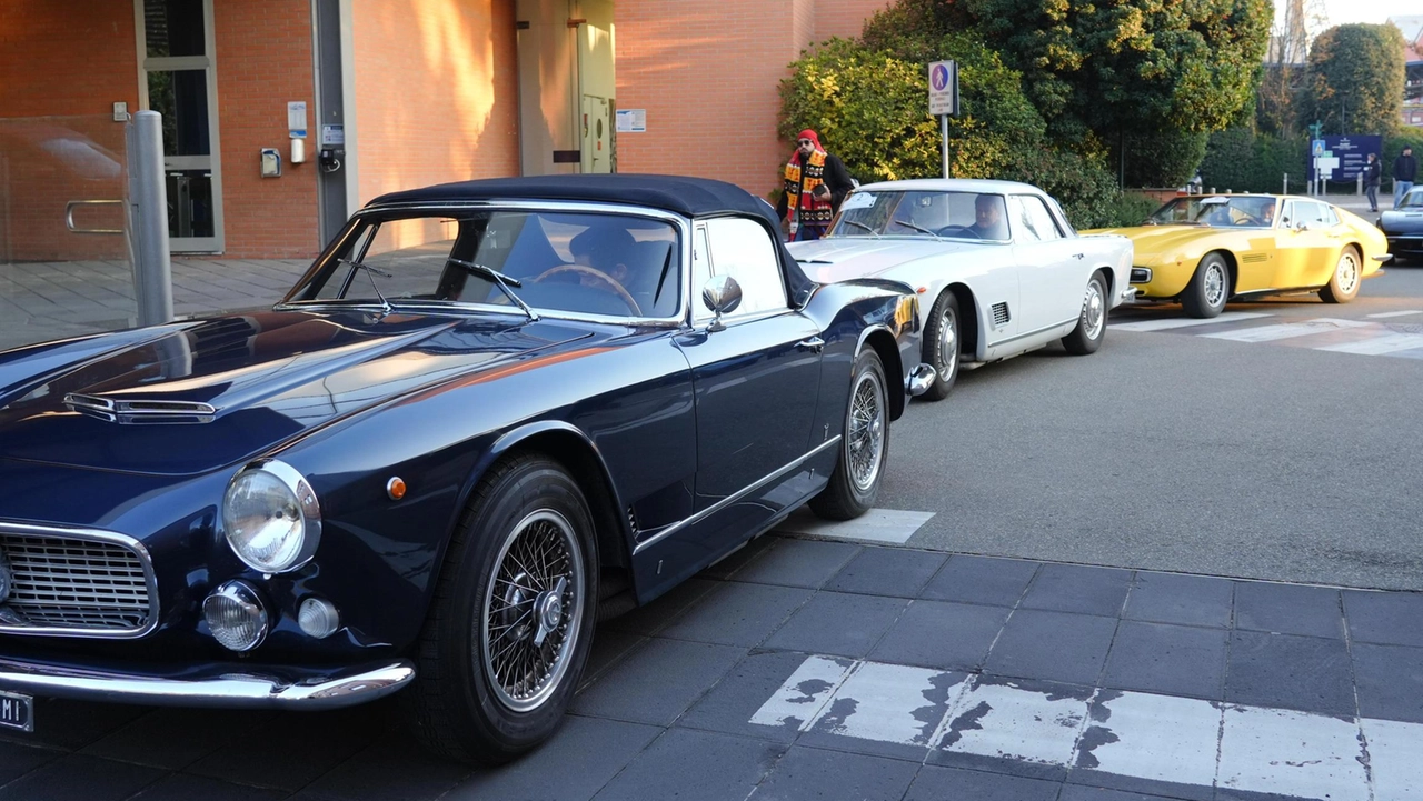 Corteo di 110 auto di cui alcuni modelli iconici per l’anniversario del Tridente. L’"experience" per i clienti è poi proseguita all’autodromo di Marzaglia con test.