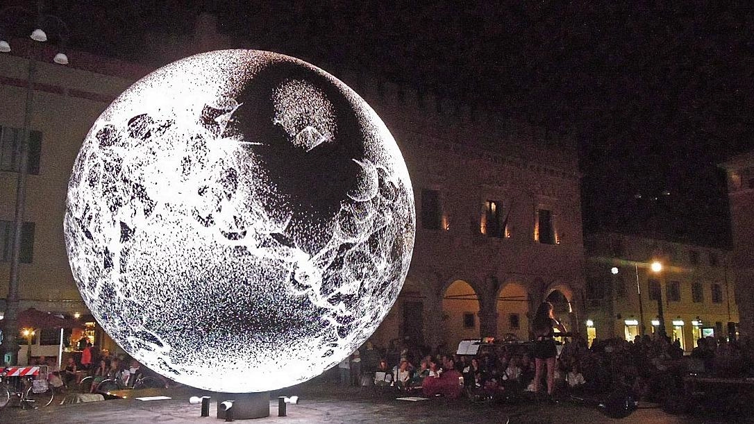 La biosfera di piazza del Popolo ha attratto oltre un milione di persone in più, almeno secondo un rilevamento del direttore Straccini