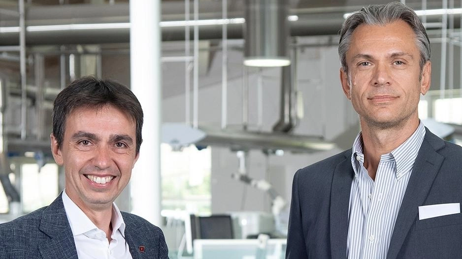 Kerakoll Group rafforza la propria struttura organizzativa con l'arrivo di due nuovi manager chiave: Ezechiele Galloni come CFO e Gabriele Retucci come CMO. Le loro competenze internazionali si integrano perfettamente con gli obiettivi di crescita e innovazione dell'azienda.