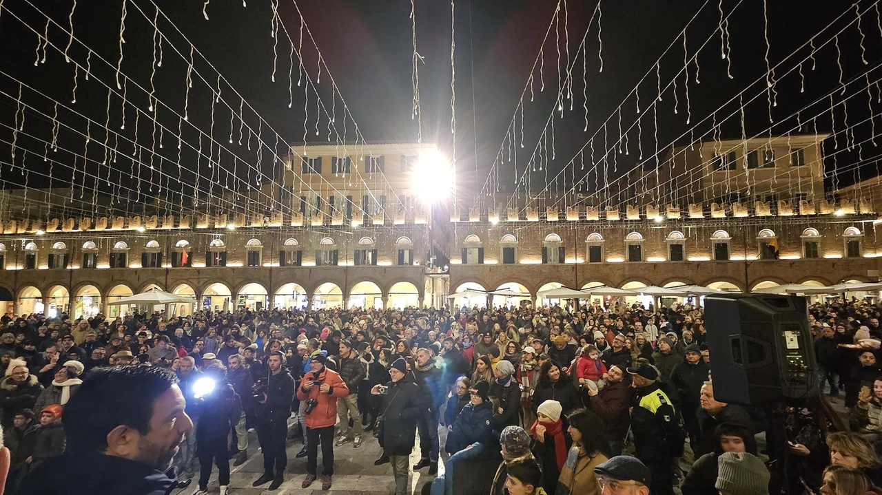 Si accendono le luci. Ascoli, tuffo nel Natale e pienone in centro:: "Sempre più eventi"