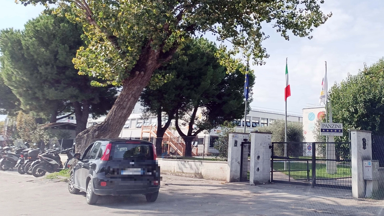 L’istituto alberghiero Panzini che Leonardo frequentava e che ieri mattina è stato presidiato dalle forze dell’ordine