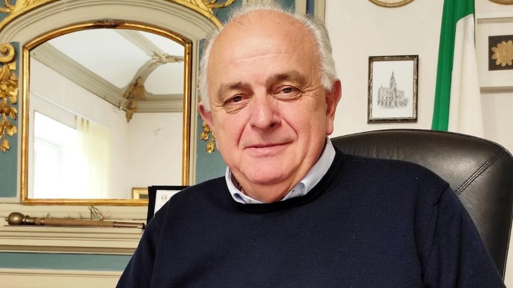 Maurizio Gambini eletto presidente dell'Area Vasta con il 59,22% dei voti, mentre Emanuele Petrucci vicepresidente. Il centrodestra si mostra soddisfatto, il centrosinistra prende atto del risultato. Prossima sfida: la guida dell'Aato1 Marche Nord.