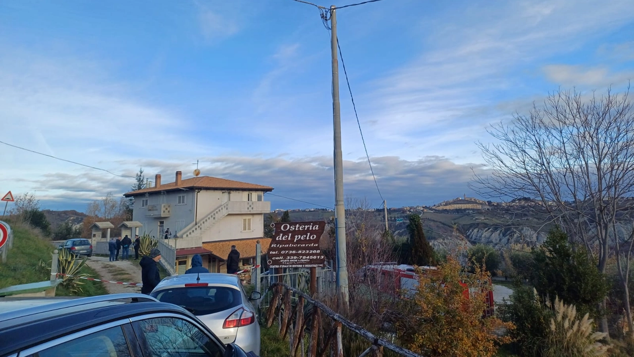 La tragedia in un appartamento dell'Osteria del pelo a Ripaberarda frazione di Castignano (Ascoli). La vittima è una maestra di 45 anni