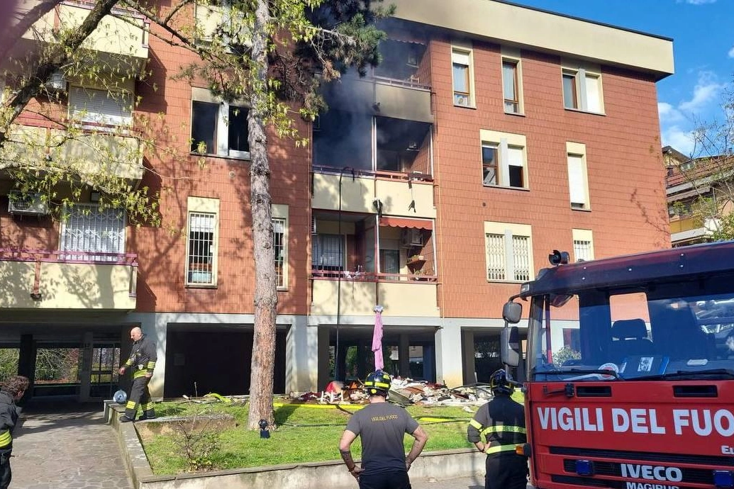 Rogo dal caricabatterie del cellulare. Uomo ustionato, famiglie evacuate