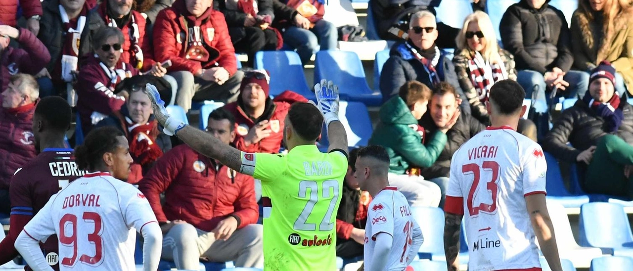 Scarpa in campo e offese razziste. Partita sospesa per quattro minuti