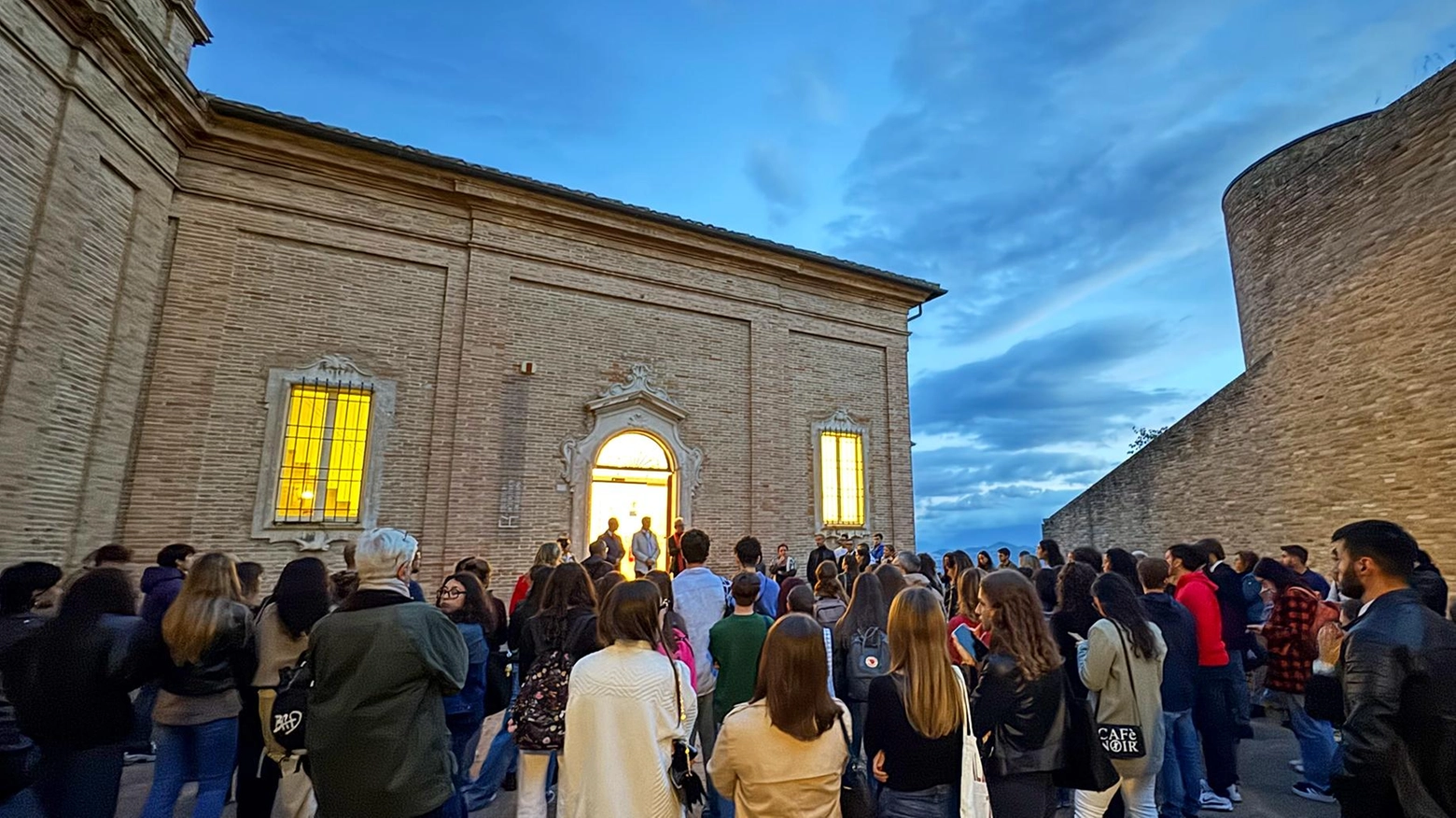 Così vive la Biblioteca di San Girolamo. Rimarrà aperta fino alle 10 di sera