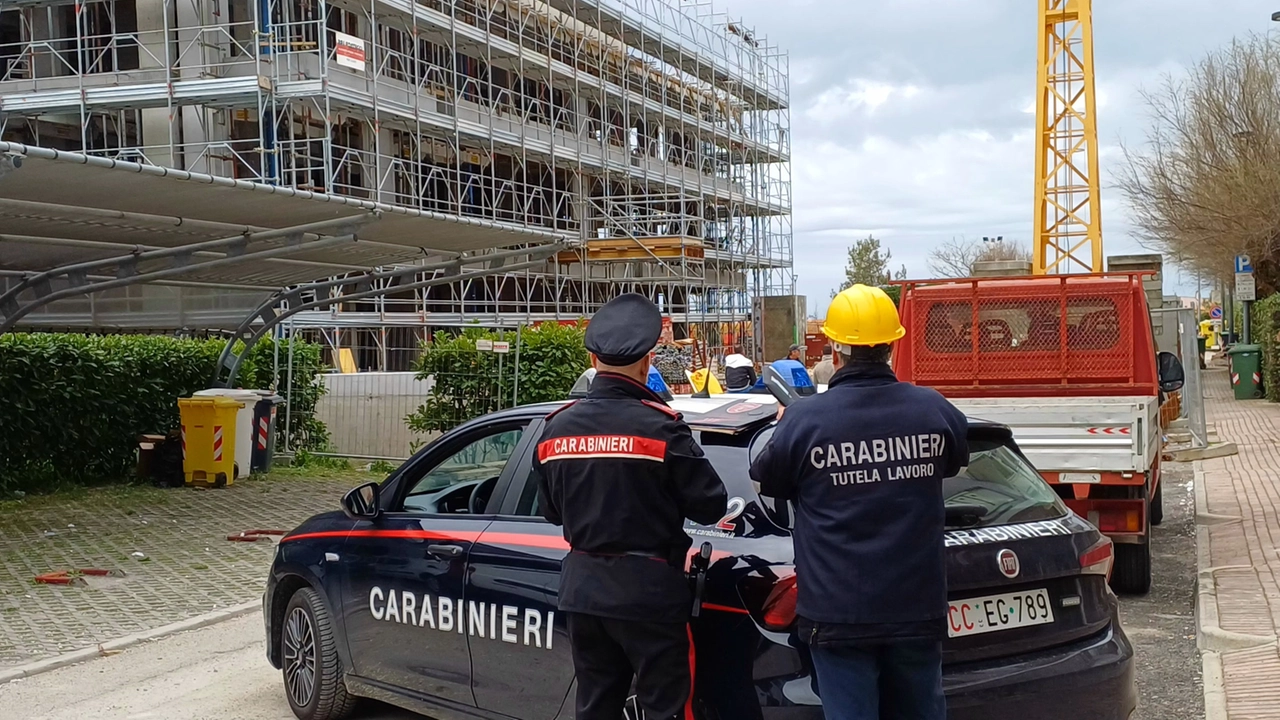 Controlli dei carabinieri ai cantieri edili