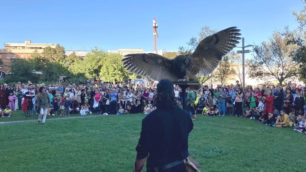 Pubblico delle grandi occasioni Santarcangelo per la manifestazione, giunta alla 652esima edizione. Il sindaco: "Sempre più turisti alla festa". Multe contro la sosta selvaggia e i nomadi accampati. .