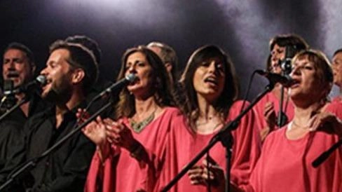 Un’immagine del Bruco Gospel Choir che si esibirà stasera a San Pietro