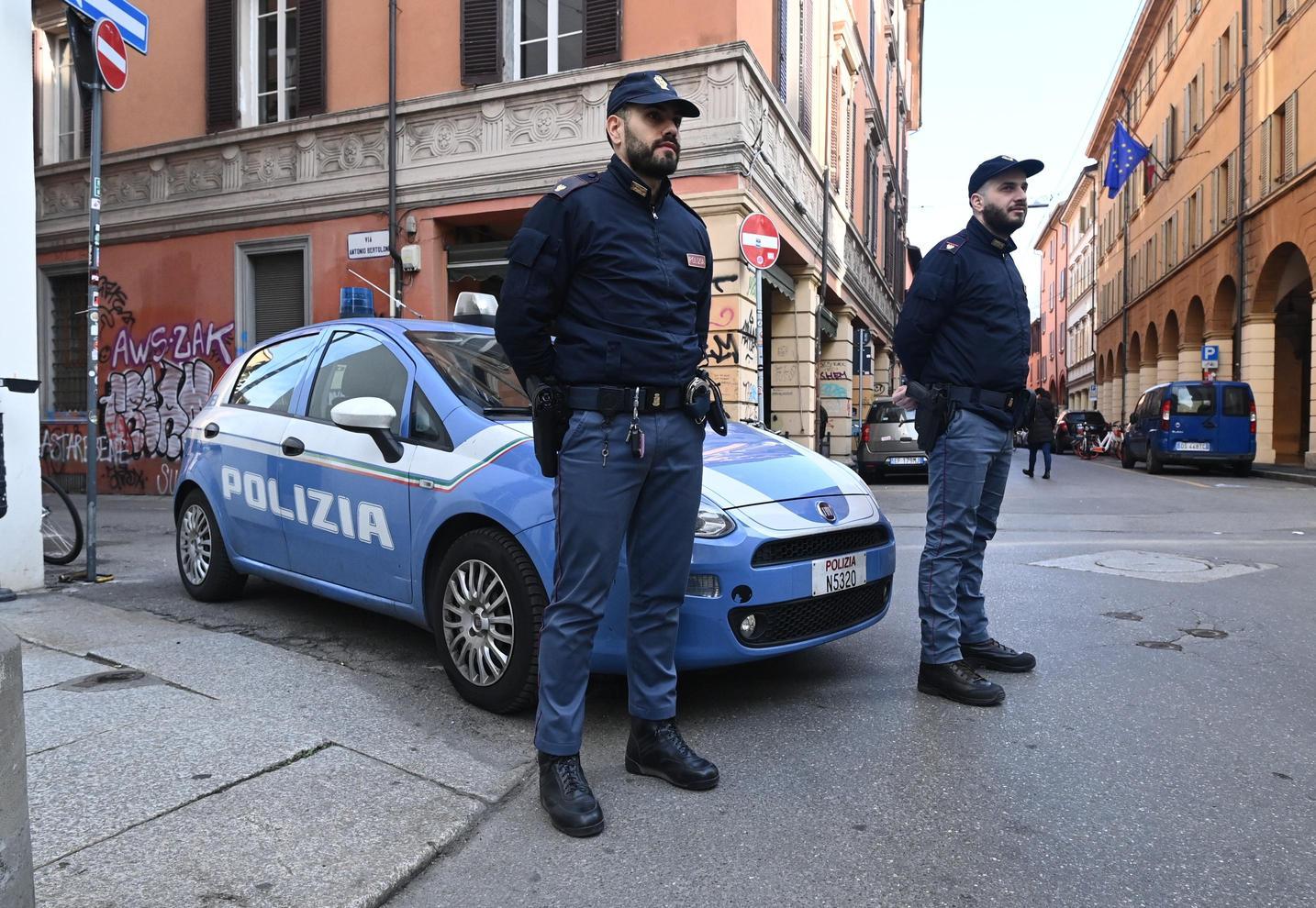 Emergenza Spaccate. Due Colpi In 100 Metri. Ladro In Fuga Bloccato ...