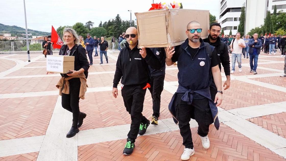 Fedrigoni conferma 195 esuberi. E oggi scatta un nuovo sciopero