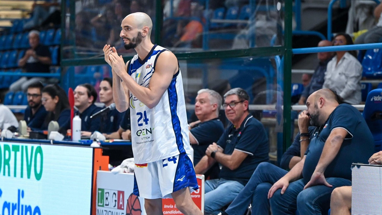 Il play di Benedetto, in soli sette minuti sul parquet, ha inciso sulla partita con cinque punti e due assist "Quando ho segnato il primo canestro ho indicato il nostro staff sanitario, mi ha fatto piacere dedicarglielo".