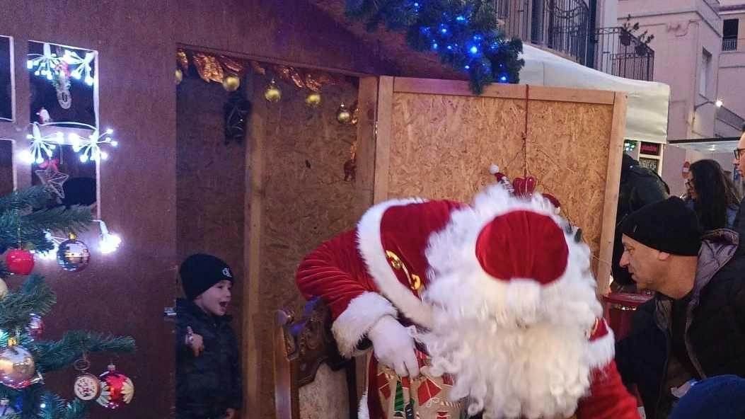 Il Natale avvolge di magia Cupra Marittima, dove le iniziative natalizie proseguono con grande entusiasmo. Oggi in piazza Possenti e...