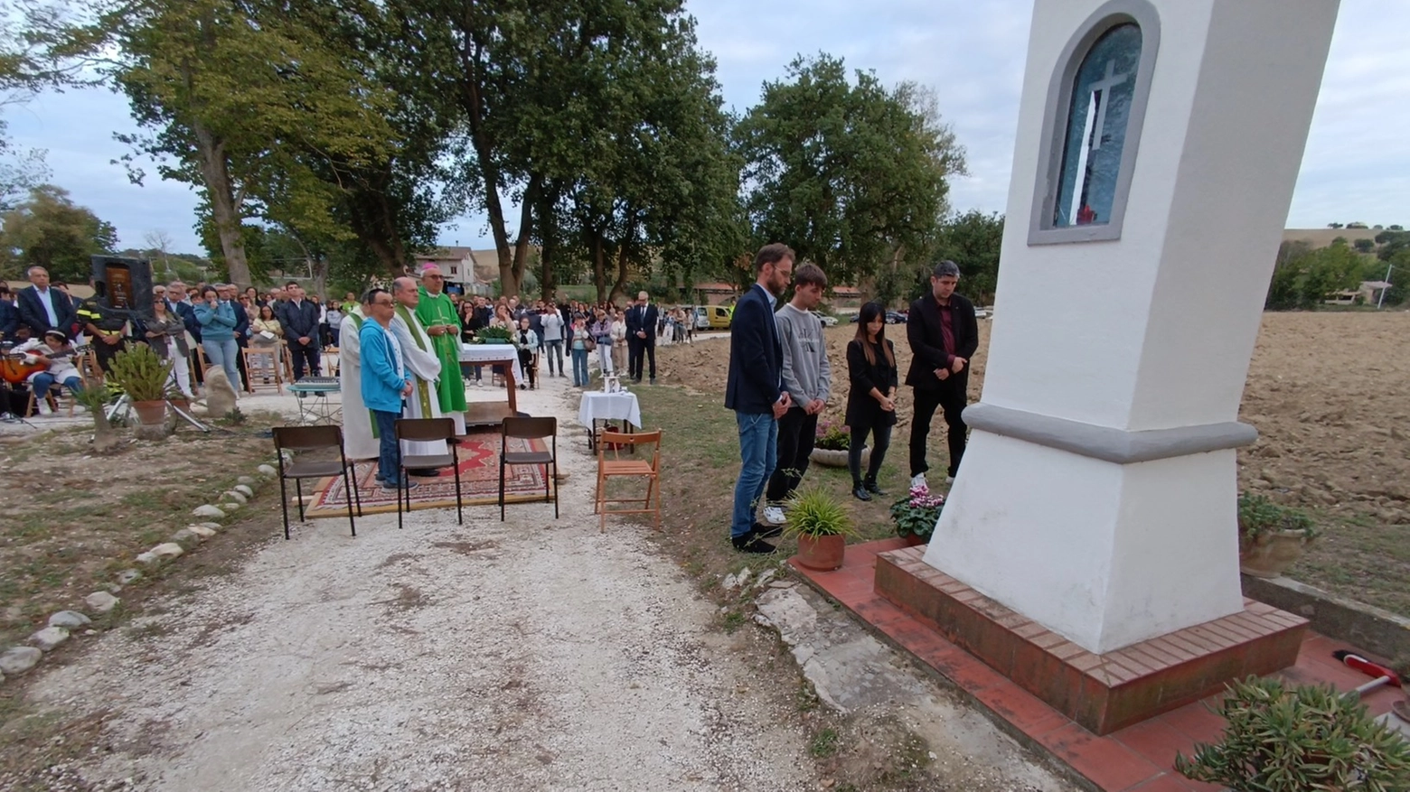 Silenzio e commozione per ricordare la mamma e la sorella di Simone Bartolucci, uccise nell'alluvione di due anni fa