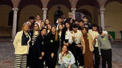 Millecinquecento visitatori in coda per ammirare le sale di Palazzo Giulio d’Este, illustrato sabato e domenica scorsi da 24 studenti-ciceroni...