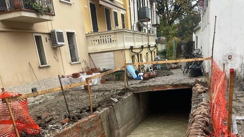 Alluvione a Bologna, il grido di via Andrea Costa: “Noi abbandonati, qui è pericoloso”