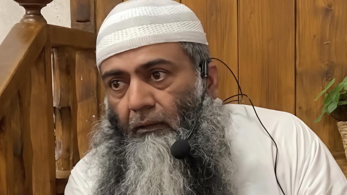 Imam Zulfiqar Khan sfida l