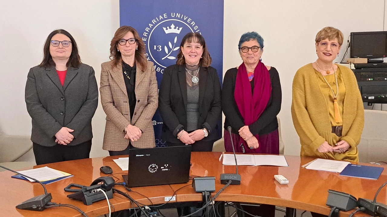 Da sinistra, Alessandra Annoni, Laura Ramaciotti, Tamara Zappaterra, Paola Bastianoni e Lavinia Cavallini al termine dell’incontro