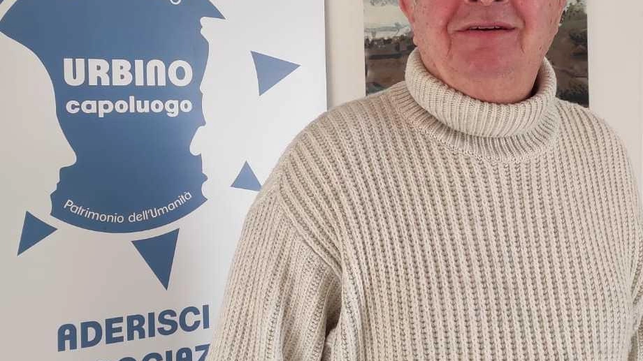 Giorgio Londei elogia il ruolo di Urbino come città campus e sottolinea l'importanza dell'istruzione in presenza contro le Università telematiche.