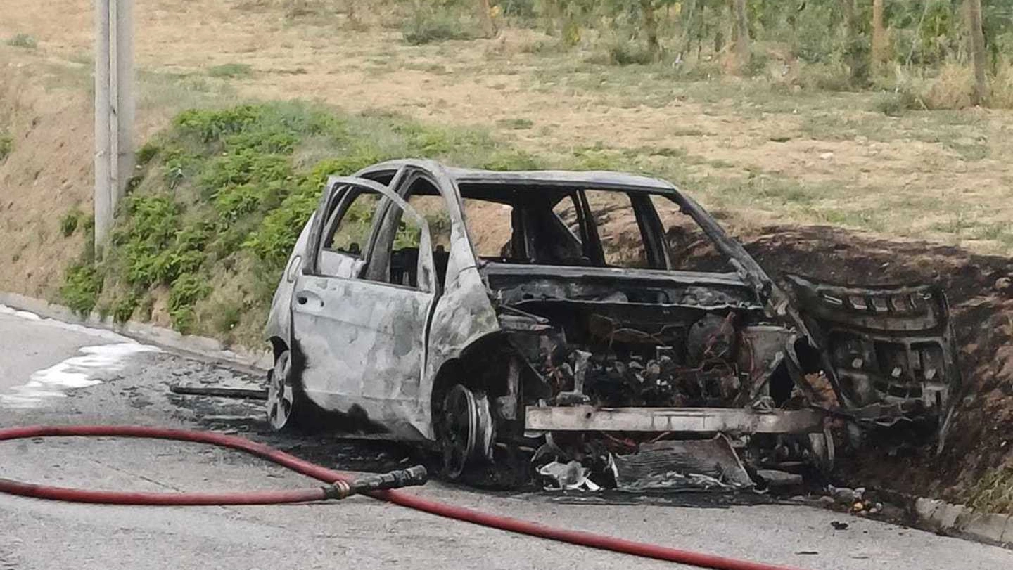 Paura ad Acquaviva Picena (Ascoli Piceno): a fuoco un'autovettura a Gpl