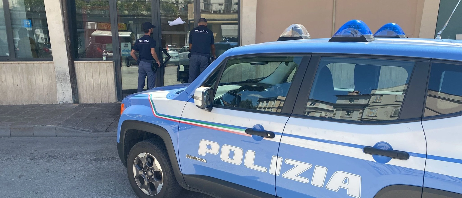 Vittima una 18enne che scoperto di essere caduta in una truffa on line si è rivolta al commissariato. Deunciata una 38enne residente a Matera